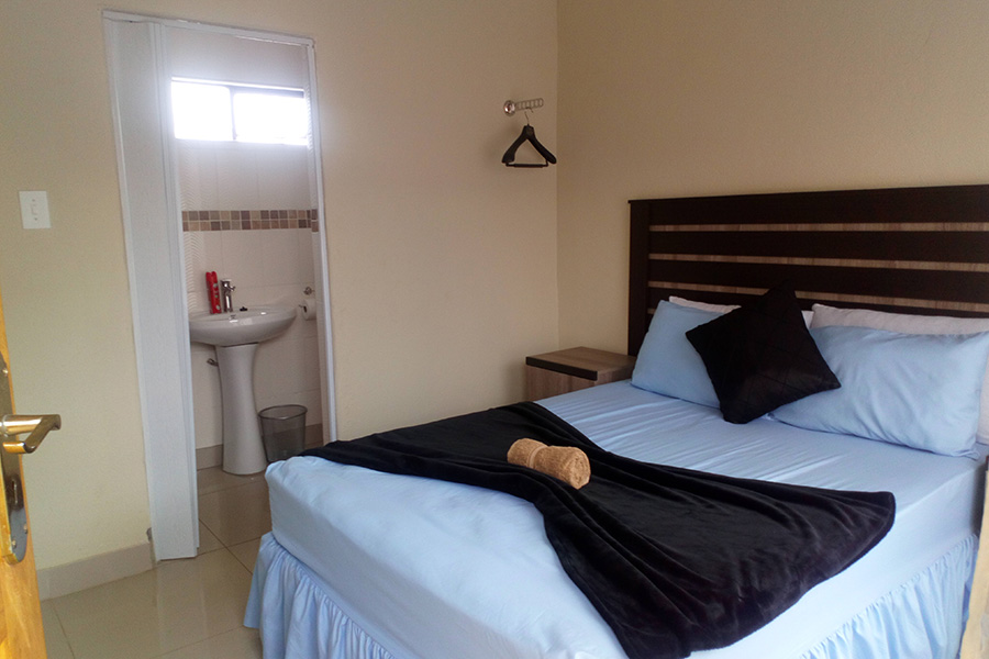 @7 Guest House Room5